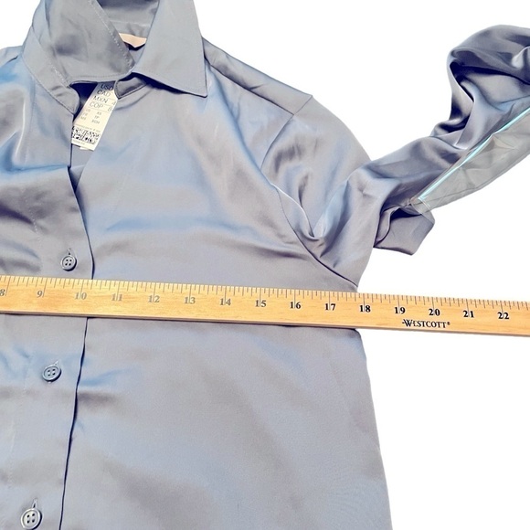 H&M Long Sleeve Polyester V Neck Collared Button up Blouse NWT Size XS - Picture 7 of 9